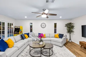 Grand Family Oasis – pool + game room - Image 5