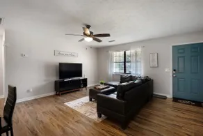 Business-Ready 2 Bedroom Suite - Image 3