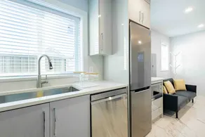 Serene Pearl | Modern 1BR Laneway Home - Image 5