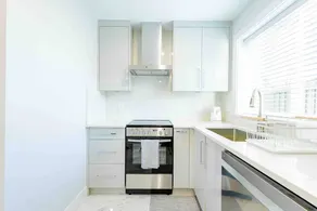 Serene Pearl | Modern 1BR Laneway Home - Image 4