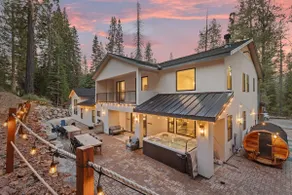 Luxurious Getaway w/ Hot Tub & Sauna - Image 3