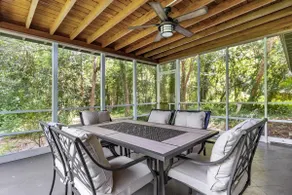 Floral Oasis: A Whimsical and Charming Ambiance! - Image 4