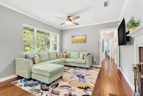 Floral Oasis: A Whimsical and Charming Ambiance! - Image 2