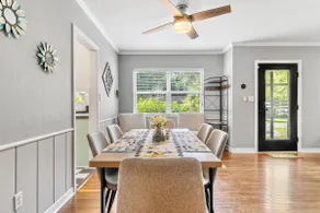 Floral Oasis: A Whimsical and Charming Ambiance! - Image 3