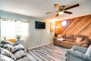 3 Mi to Beach: Remodeled Seminole Apt w/ Yard! - Image 2