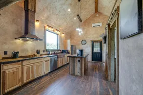 Bedford Cabin w/ Porch, 5 Mi to Historic District! - Image 2