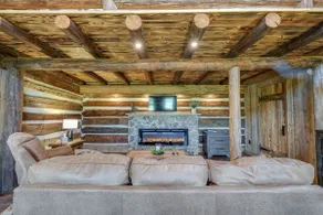 Bedford Cabin w/ Porch, 5 Mi to Historic District! - Image 5