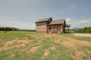 Bedford Cabin w/ Porch, 5 Mi to Historic District! - Image 3