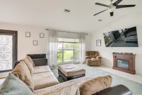 Pet-Friendly Miami Home w/ Hot Tub & Pool Table - Image 4