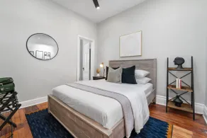 Historic 3-Bed Brownstone, near Trains, FIFA - Image 3