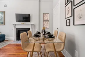 Historic 3-Bed Brownstone, near Trains, FIFA - Image 4