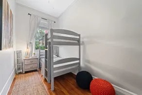 Historic 3-Bed Brownstone, near Trains, FIFA - Image 5