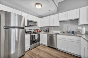 Modern 1B in Heart of Downtown • Pool & Spa • Gym - Image 2