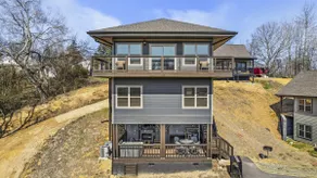 Chic Treehouse Cabin with View - Image 4