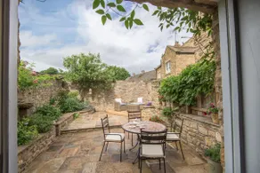Cheeseborough House, full of character and charm. - Image 5