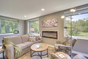 Walk to Lake Superior & Beach: Modern Retreat - Image 3