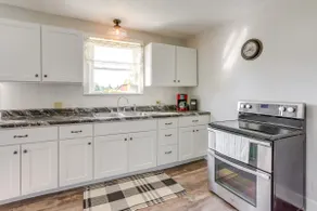 Cozy Greenwich Vacation Rental w/ Fire Pit - Image 2