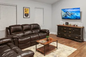 Historic Montgomery's #1 Airbnb - 3 Beds 2 Baths - Image 4