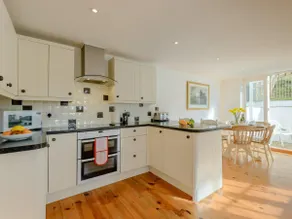 4 bed in Lulworth CHRIC - Image 5