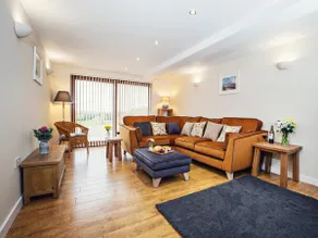 4 Bed in Worcester oc-75601 - Image 3