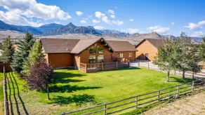 AJ's Outpost- Mountain Views, Family Retreat - Image 2