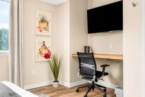 Spacious 1BR Upper Flat in the Heart of Roseville - Image 3