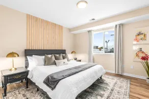 Spacious 1BR Upper Flat in the Heart of Roseville - Image 2