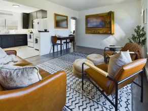 🌿  Modern Earthy Bungalow | KING Beds • A/C • Pet-Friendly Fenced Yard - Image 5