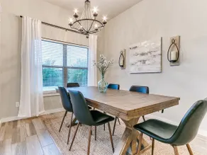 Stunning 4 Bed in Yukon! - Image 3