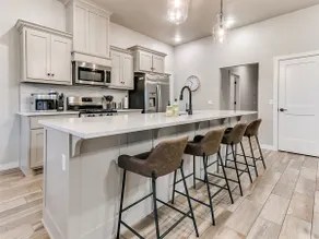 Stunning 4 Bed in Yukon! - Image 2