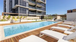 Riverview 2BR delicate Apt, 1min to train station - Image 5