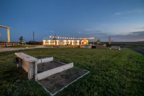 2 Unit Farmhouse-Ranch+Bunk House,Quiet-sleeps 12 - Image 2