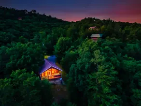 7mins to Smokies Secluded Mountain view Romantic sunsets with hot tub - Image 4