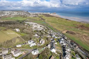 The Cwtch Apartment - Sea Views Walk to Beach - Image 4