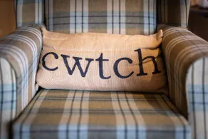 The Cwtch Apartment - Sea Views Walk to Beach - Image 5