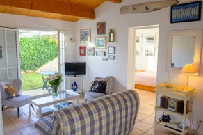 Appartment with courtyard and garden 300 m from the port and from the beach - Image 2