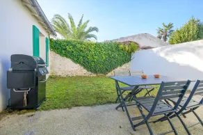 Appartment with courtyard and garden 300 m from the port and from the beach - Image 5