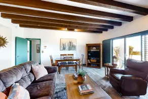 Stylish 2BR Mountainview | Patio | W/D - Image 5