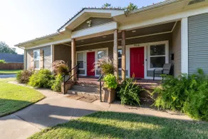 Rock & Roll Chickasha | Fiber | TV | W / D | Parking - Image 3