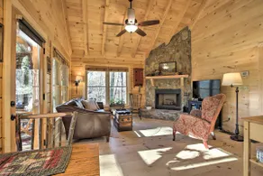 Cherry Log Couple’s Cabin Near Hiking & Waterfalls - Image 4