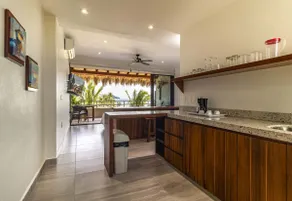 Suite in Ixtapa with ocean and pool views - Image 3