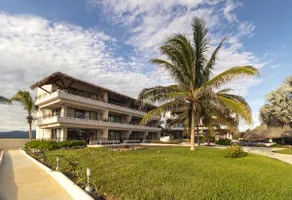 Suite in Ixtapa with ocean and pool views - Image 2