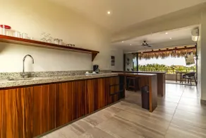 Elegant oceanfront suite in Ixtapa - Image 4