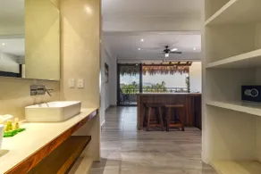 Elegant oceanfront suite in Ixtapa - Image 3