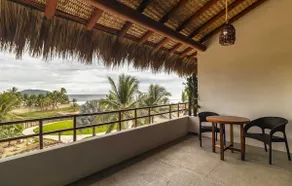 Elegant oceanfront suite in Ixtapa - Image 2