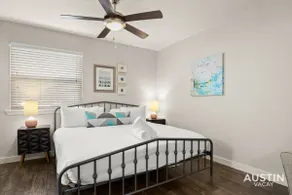 King Bed + Pool + Free Parking | Close To Zilker! - Image 3