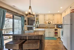 'Joshua’s Lodge' w/ Hot Tub + Mountain Views! - Image 5