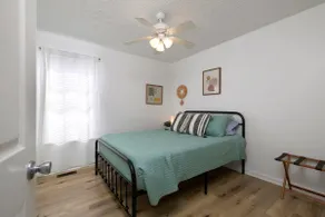 Bright Townhome with THREE KING-SIZE beds - Image 3