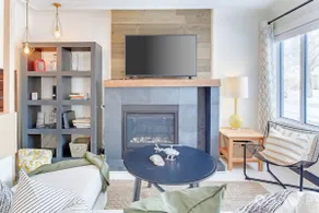 Strathcona. Sleeps 6. Steps from Whyte Ave. - Image 2