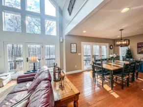 Large Lakefront Home Private dock hot tub - Image 4